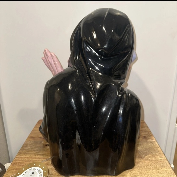 VIRAL Ghoulish girl scream on phone resin LED, and Music pink/black , 13” tall! - Picture 2 of 4